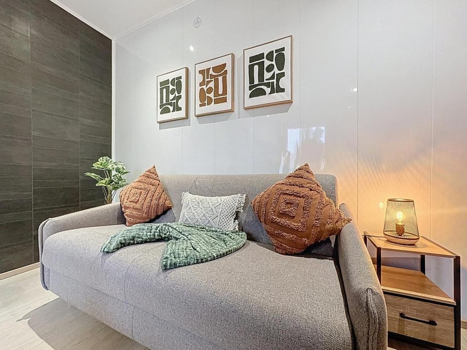 Bed, Living room