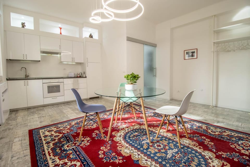 Kitchen or kitchenette, Living room, Seating area, Dining area, oven, stove