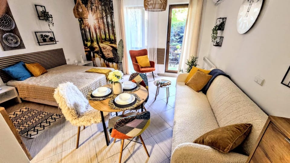Bed, Living room, Seating area, Dining area, Bedroom