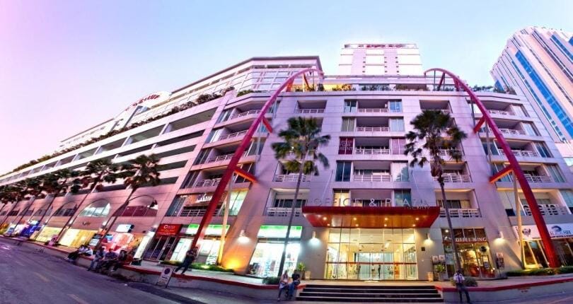 Modern Suite near BTS Nana Netflix Sky View Apartment in Bangkok