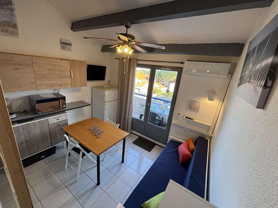 Living room, Dining area, air conditioner