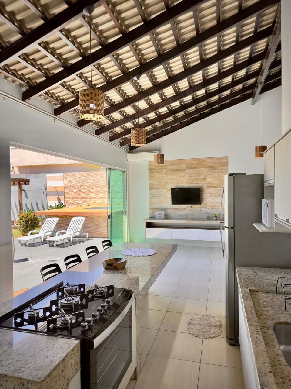 Kitchen or kitchenette, Dining area, oven