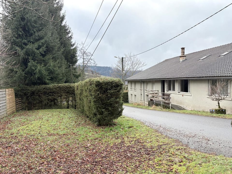 Property building, Garden, Parking