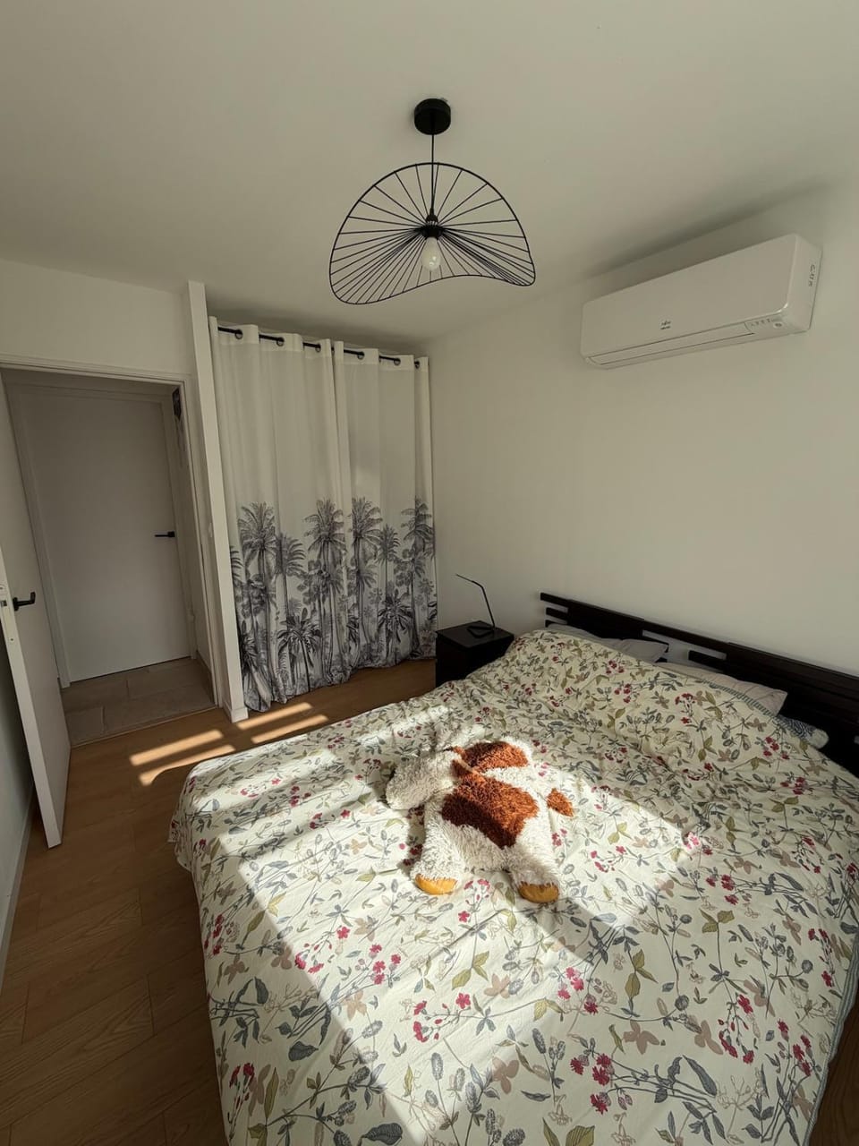 Bed, Photo of the whole room, Bedroom, air conditioner