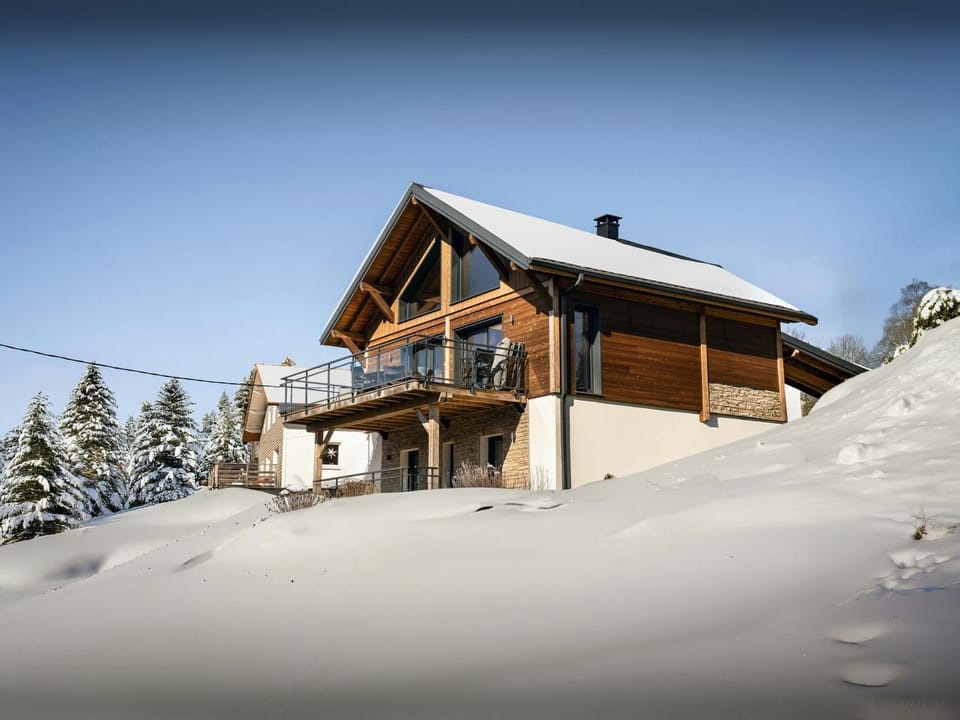 Property building, Day, Natural landscape, Winter, Mountain view