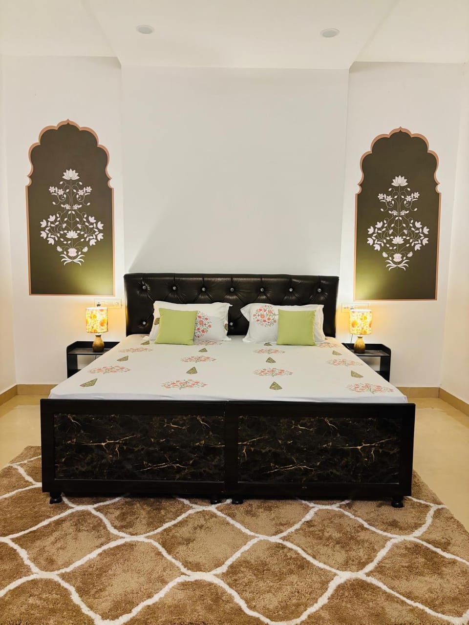 Bed, Seating area, Bedroom