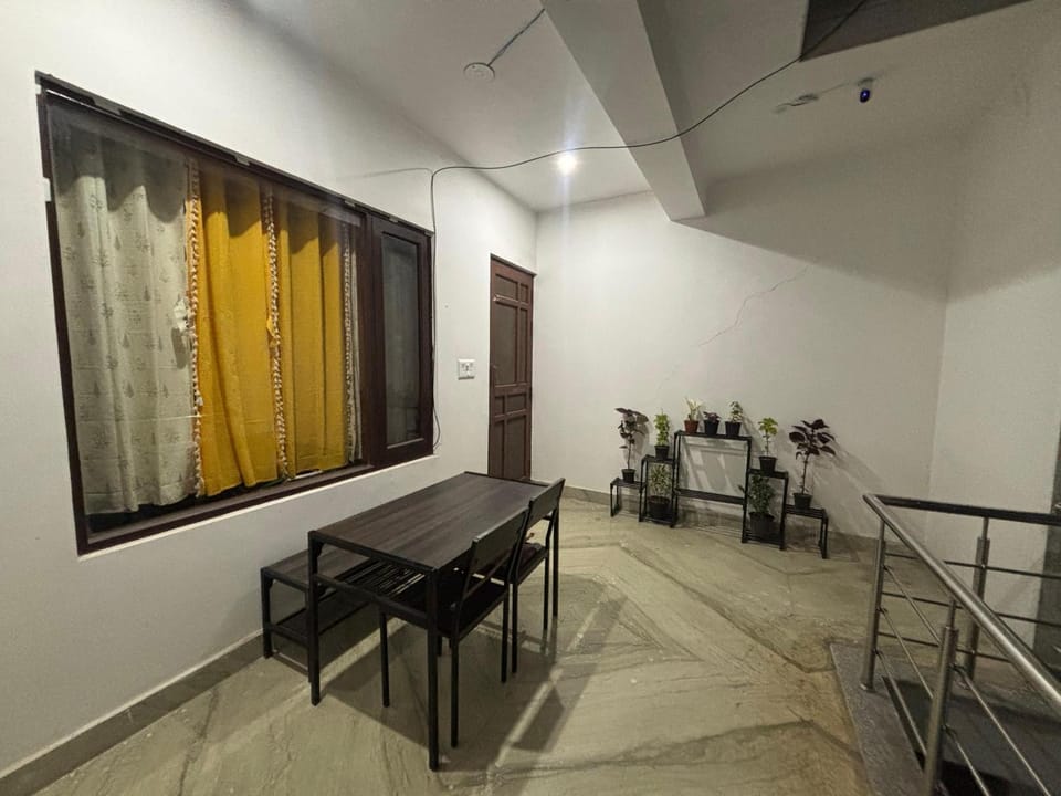 Facade/entrance, Seating area