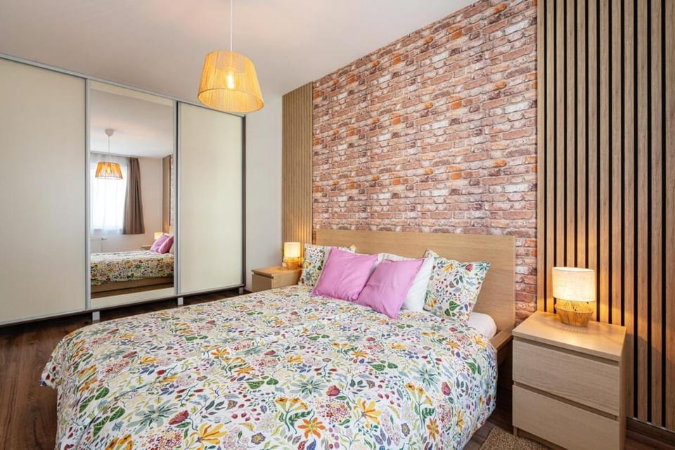 Garage-200M to Subway-Prestige 08-1 Apartment in Budapest
