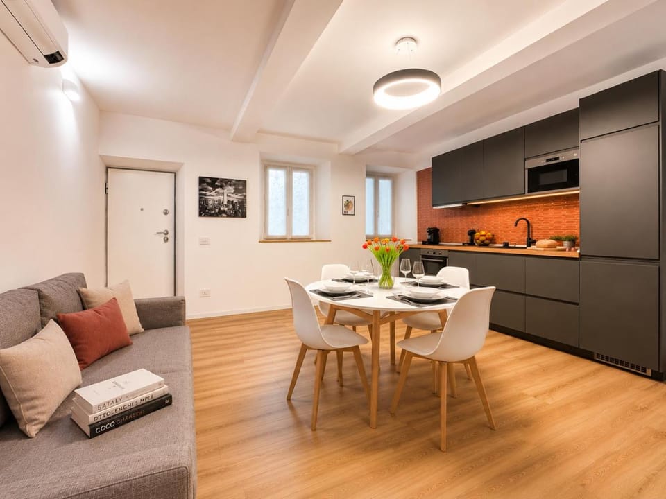 Coffee/tea facilities, Kitchen or kitchenette, Living room, Seating area, Dining area, Lunch, internet, microwave, oven, stove, kitchen, air conditioner