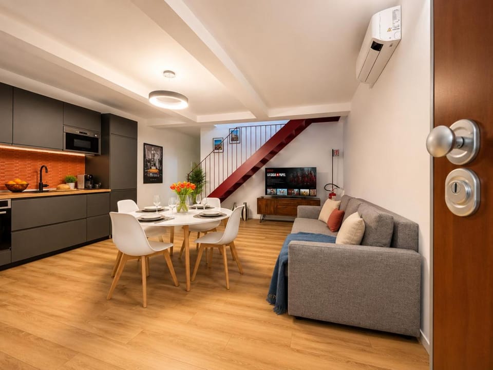 TV and multimedia, Kitchen or kitchenette, Living room, Seating area, Dining area, Evening entertainment, Entertainment, internet, kitchen, air conditioner