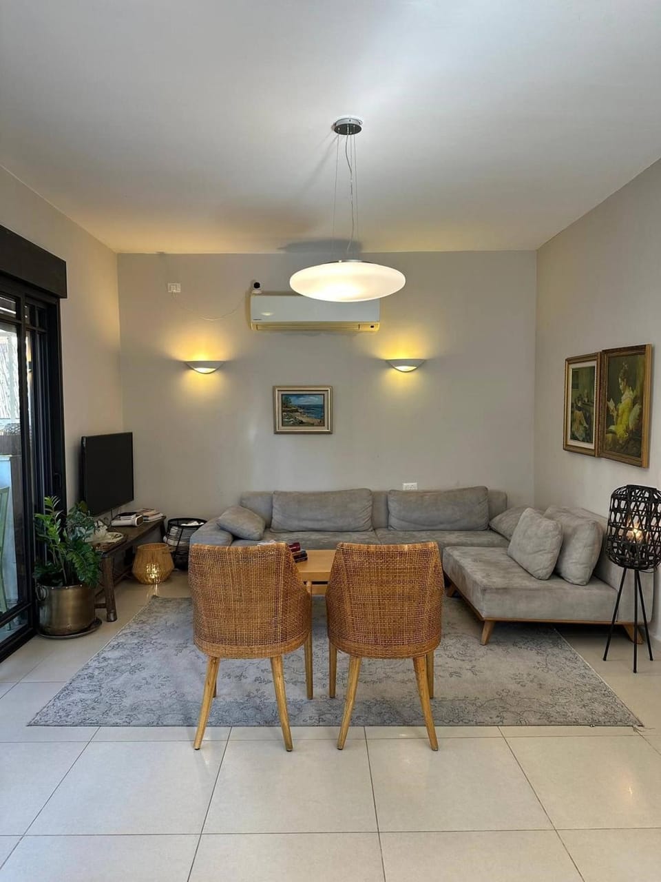 Living room, Decorative detail, Dining area