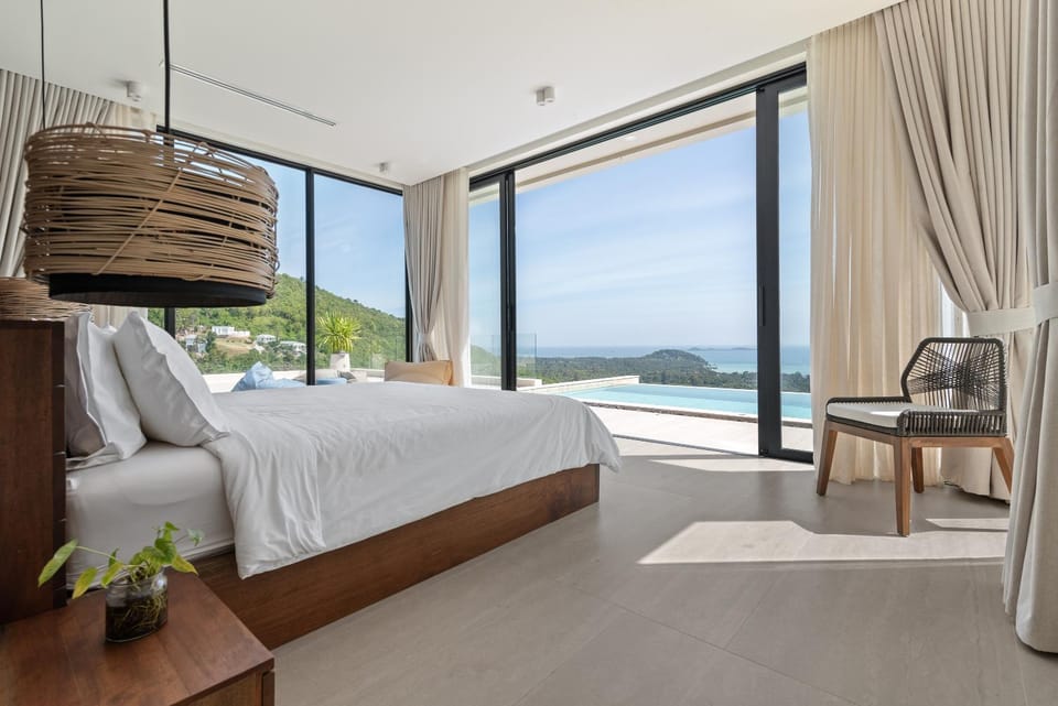 Bed, Natural landscape, View (from property/room), Balcony/Terrace, Photo of the whole room, Bedroom, Lake view, Mountain view, Sea view