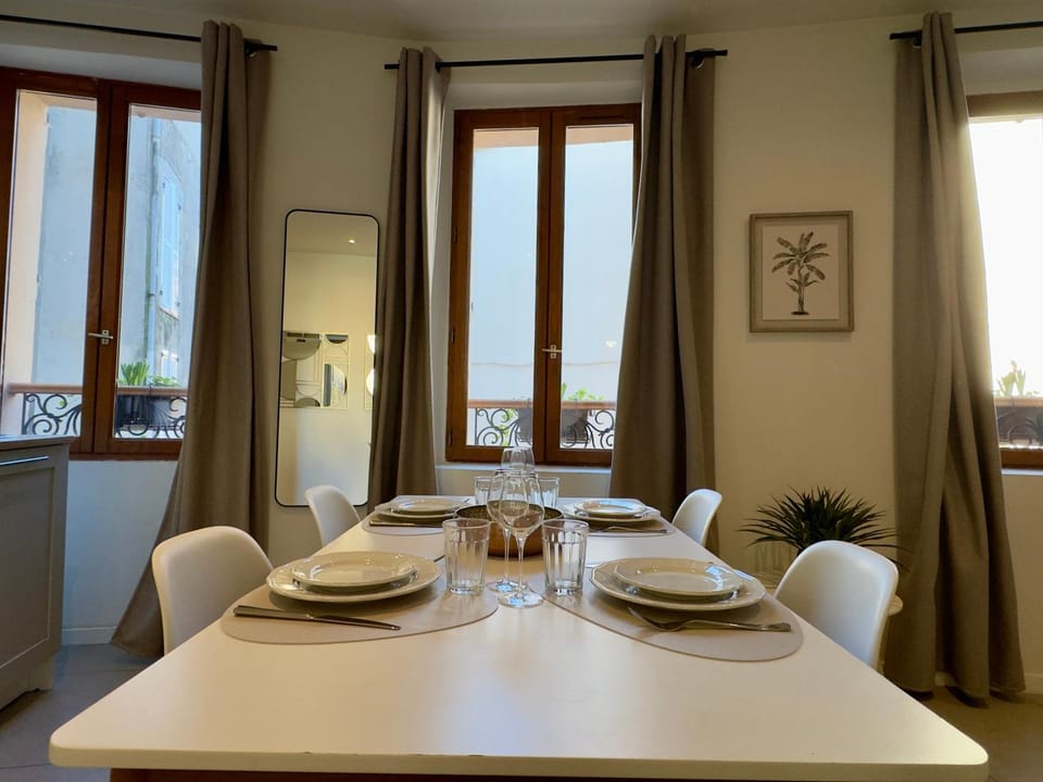 Living room, Dining area