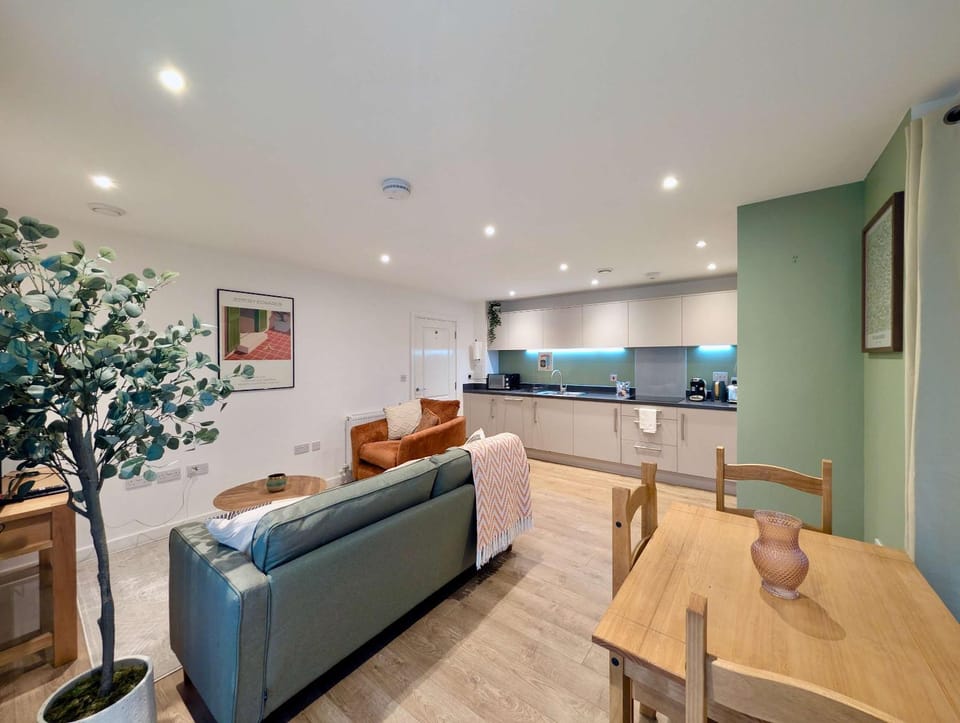Kitchen or kitchenette, Living room, Seating area, Dining area