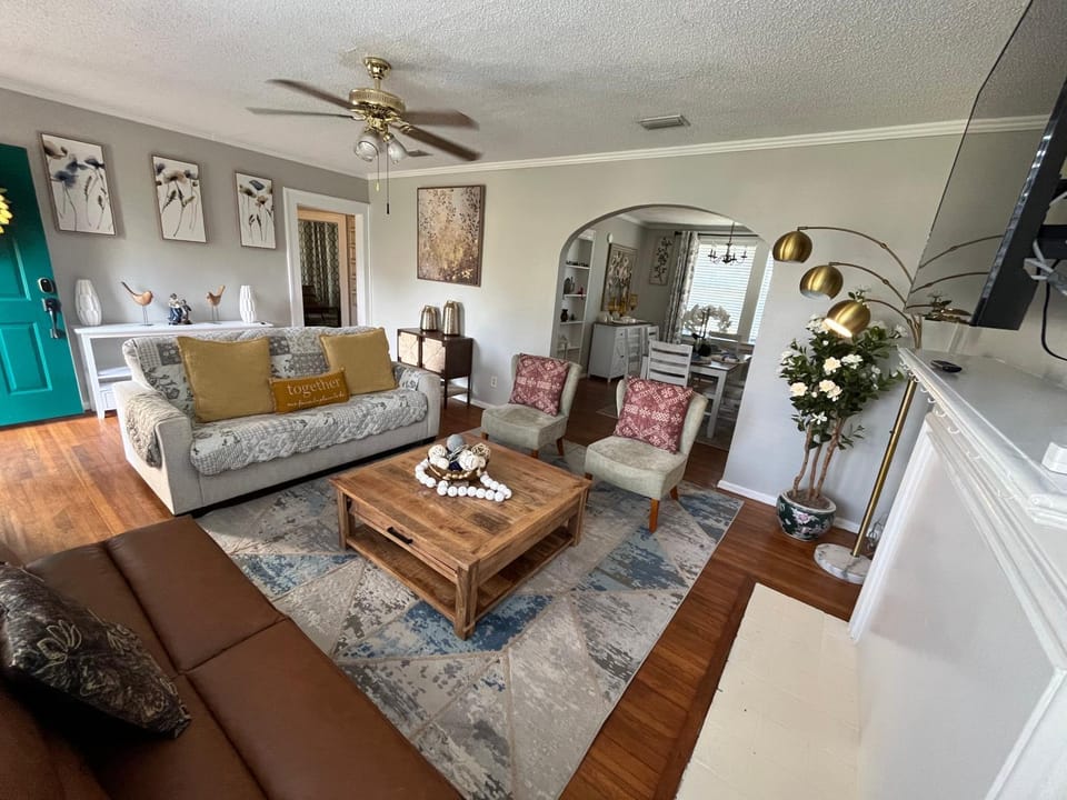 Charming 3BR Minutes to Moody AFB, Downtown & VSU House in Valdosta