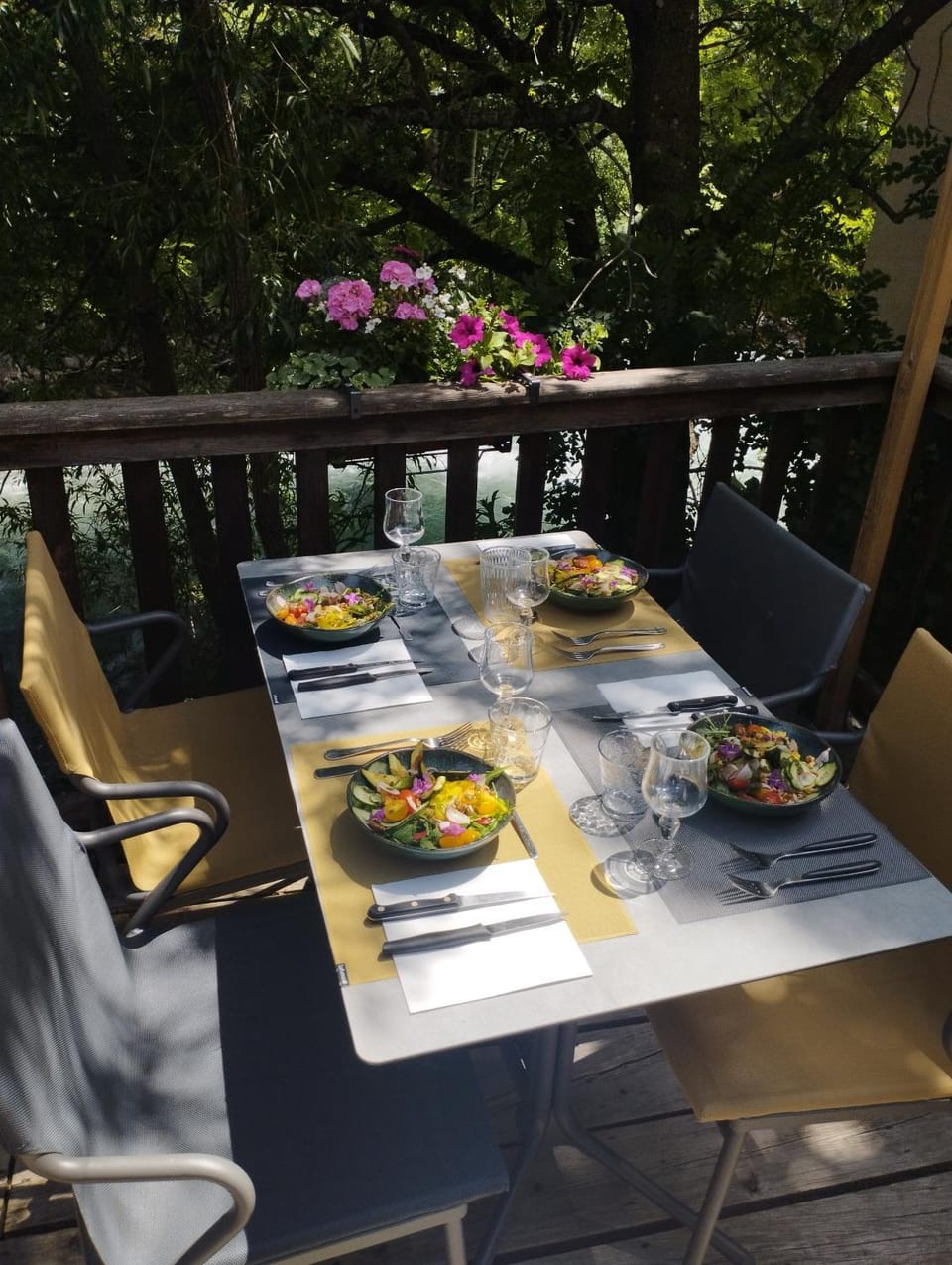 Balcony/Terrace, Dining area, River view