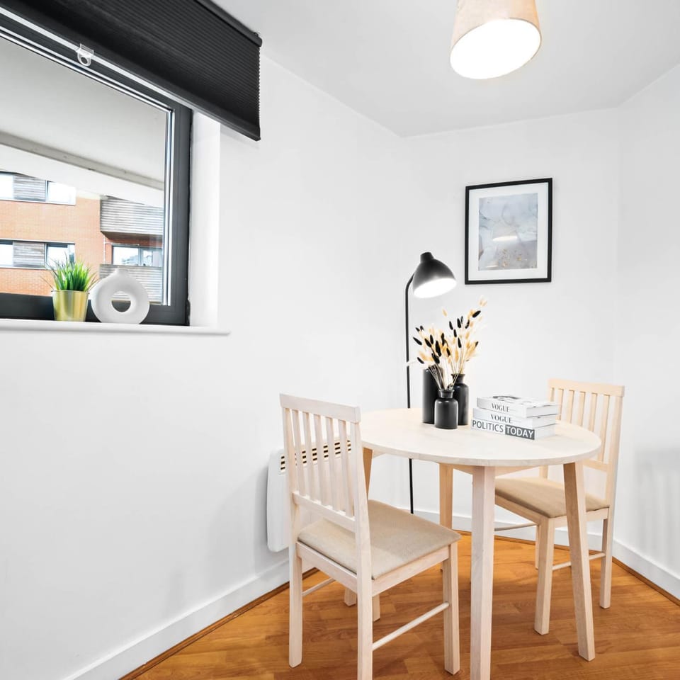 Kitchen or kitchenette, Seating area, Dining area