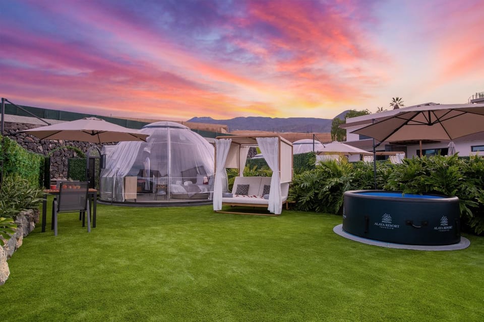 Natural landscape, Garden, Hot Tub, Garden view, Mountain view, Sunset, sunbed