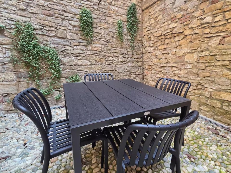 Patio, Garden, Meals