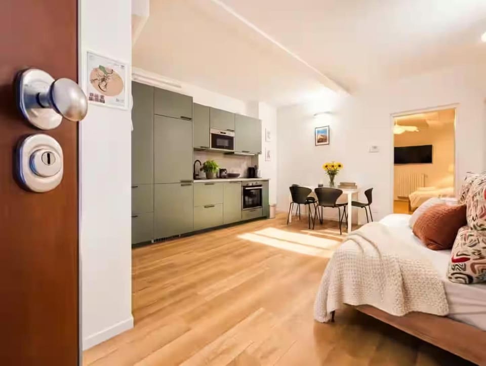 Kitchen or kitchenette, Living room, Seating area, Dining area, dishwasher, oven, kitchen, air conditioner
