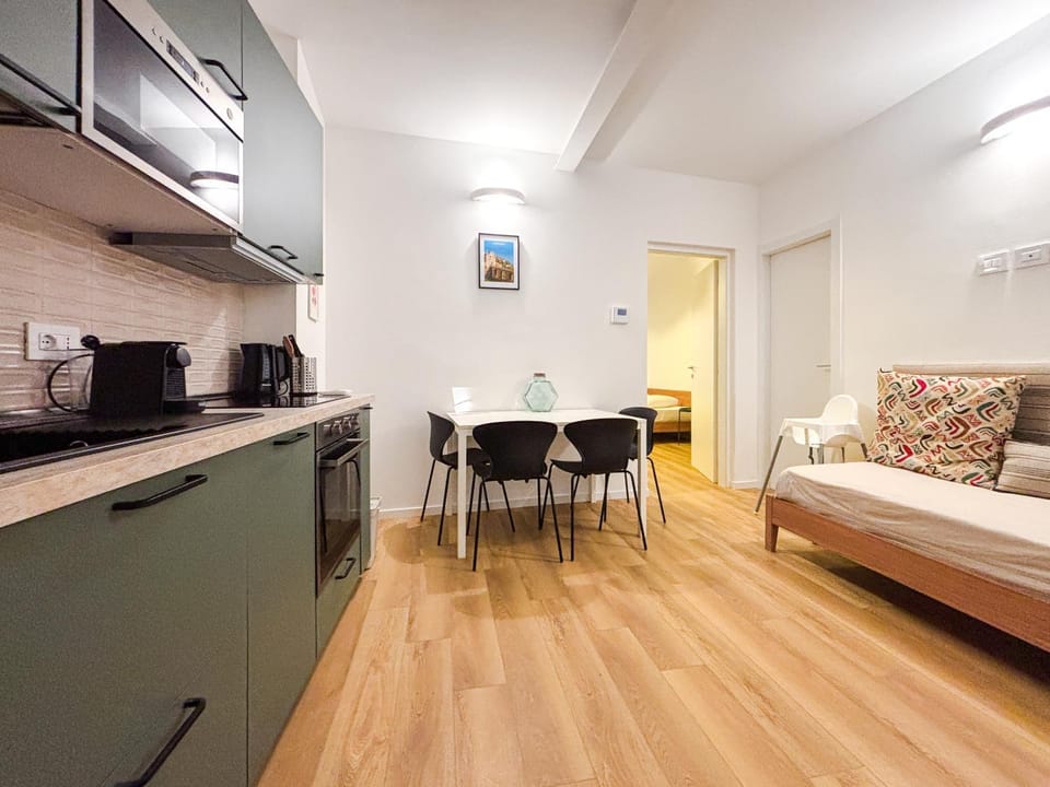 Kitchen or kitchenette, Living room, Seating area, Dining area, stove