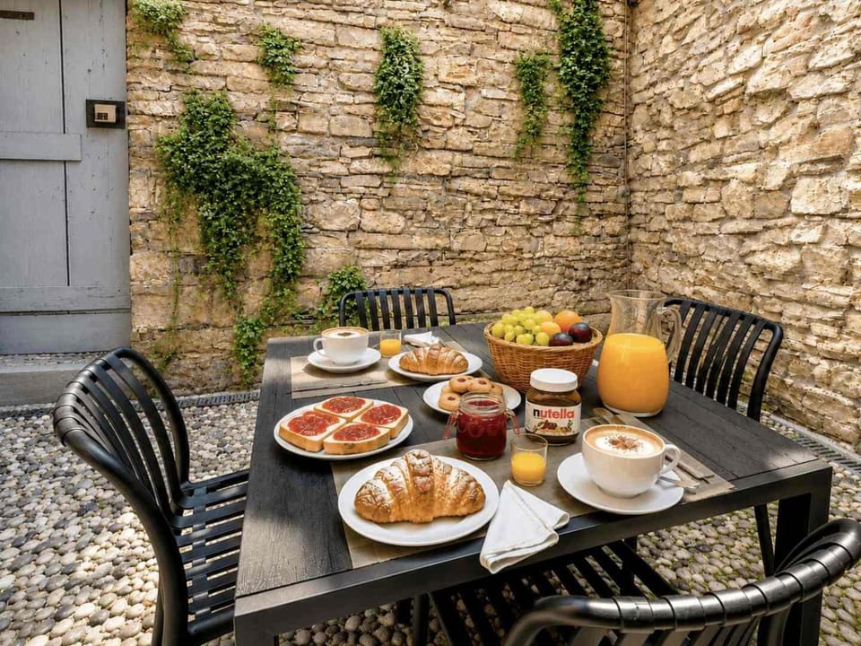 Patio, Spring, Day, Summer, Dining area, Breakfast