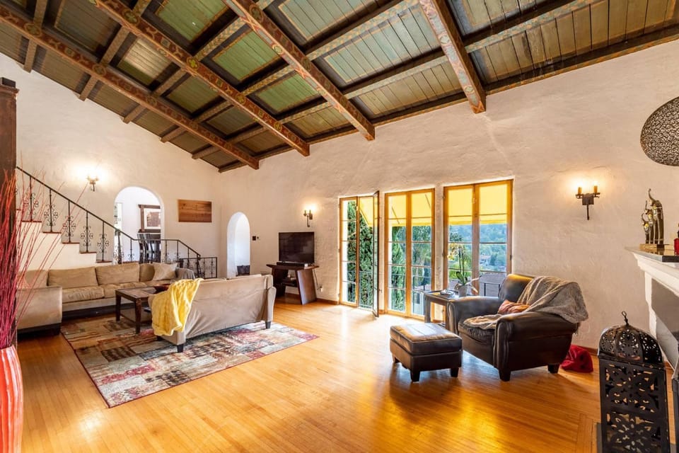 Troya Spanish Villa Hollywood Hills House in Hollywood Hills