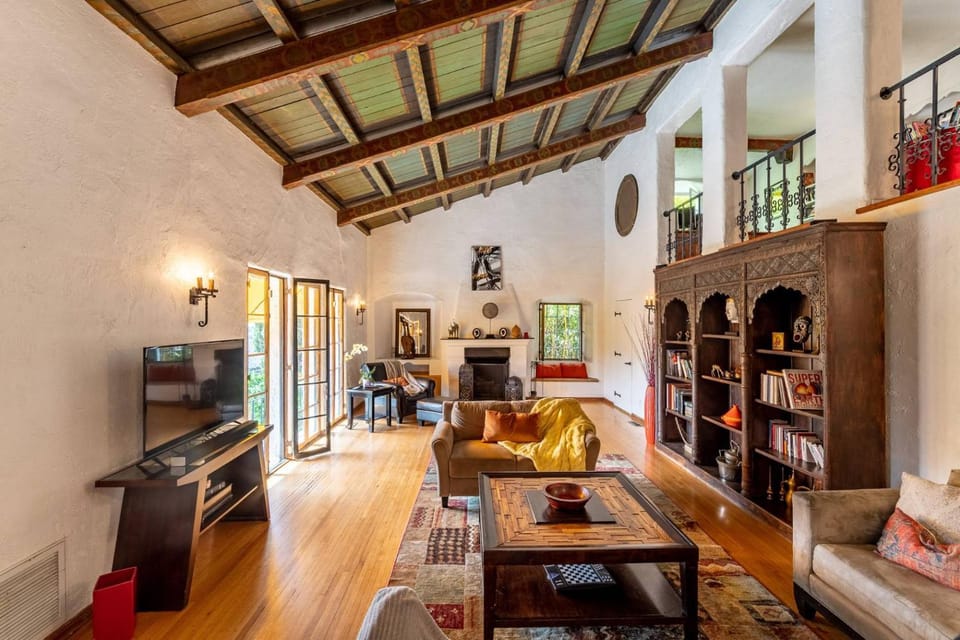 Troya Spanish Villa Hollywood Hills House in Hollywood Hills