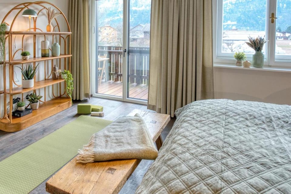 Bedroom, Mountain view, Sports