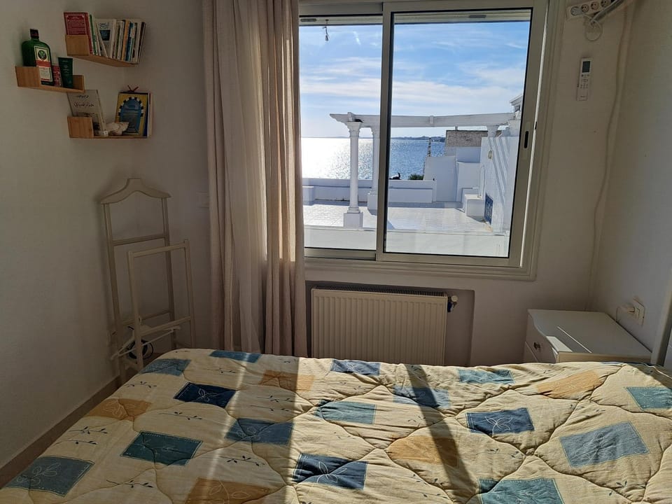 Bed, Photo of the whole room, Bedroom, internet