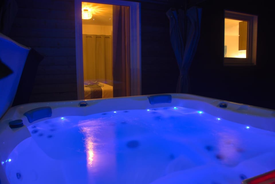 Hot Tub, Spa and wellness centre/facilities