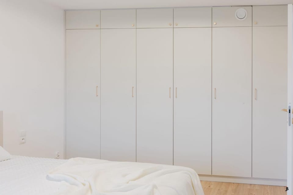 Bed, Photo of the whole room, wardrobe