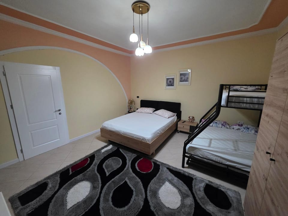 Bedroom, bunk bed