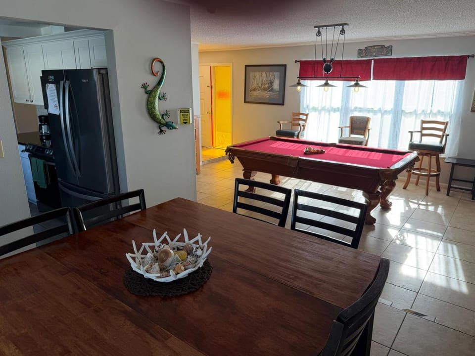 Perfecto Mundo 1, Orlando Area 5BR-2BA Outdoor Pool, Ping Pong, Billiard House in Altamonte Springs
