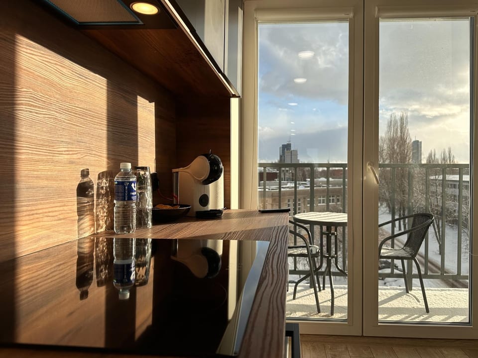 Coffee/tea facilities, City view