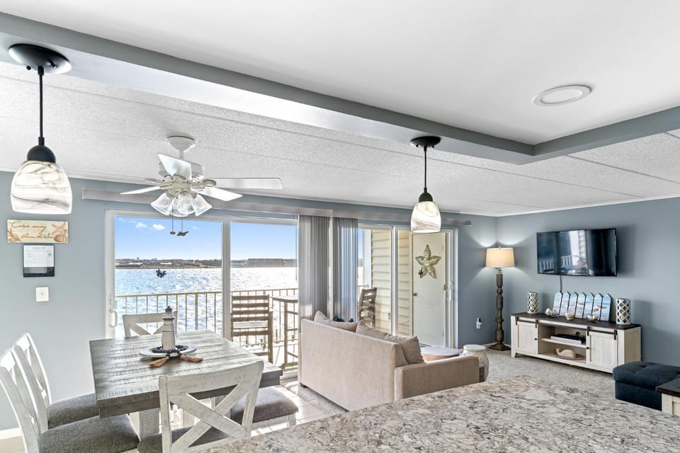 Bayfront 2Bed2Bath Condo Near OC Convention Center House in Isle of Wight Bay