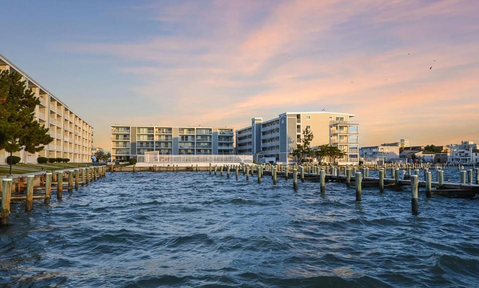 Bayfront 2Bed2Bath Condo Near OC Convention Center House in Isle of Wight Bay
