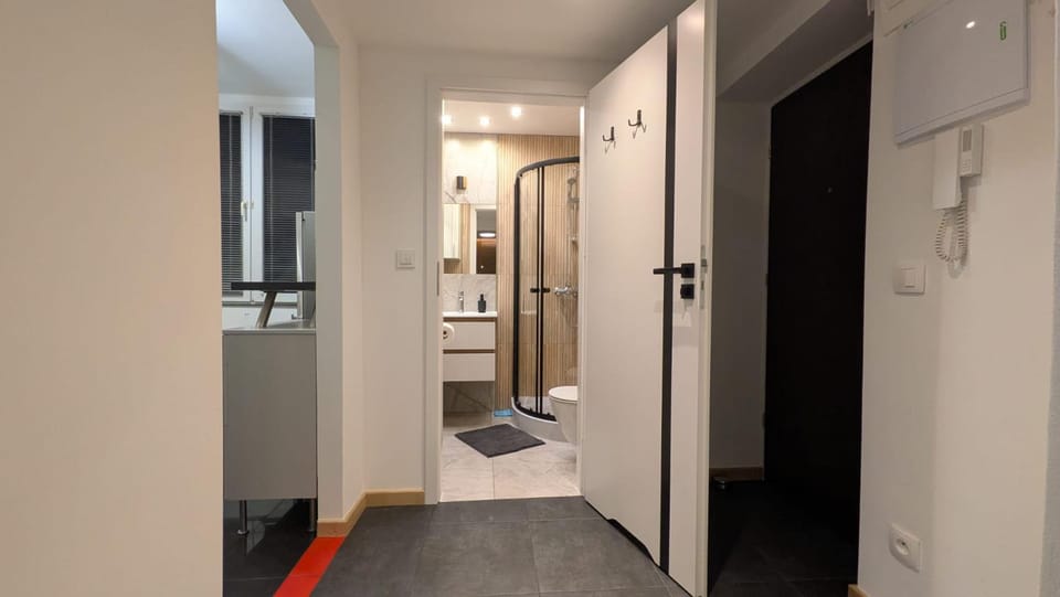 Facade/entrance, Bathroom, Kitchen or kitchenette