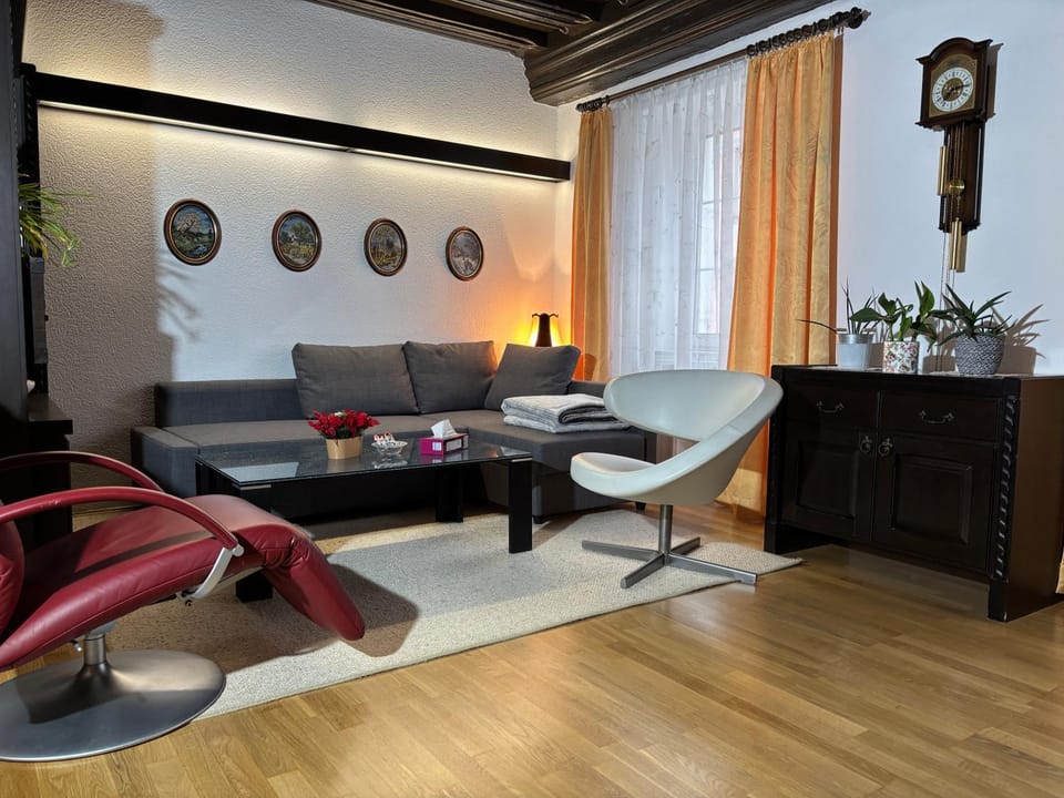 Living room, Seating area