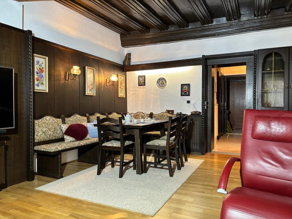 Living room, Seating area, Dining area