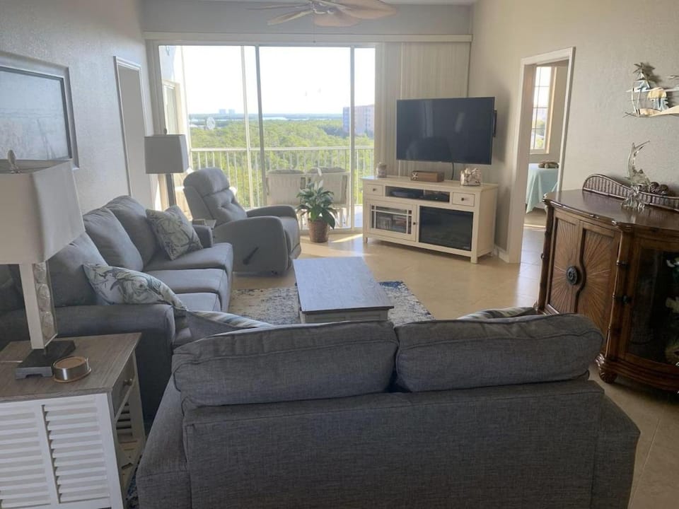 Soak Up the Sun & Views from Above - Luxe Beach Escape Awaits! - Amazing Penthouse Condo - Roelens House in Estero Island