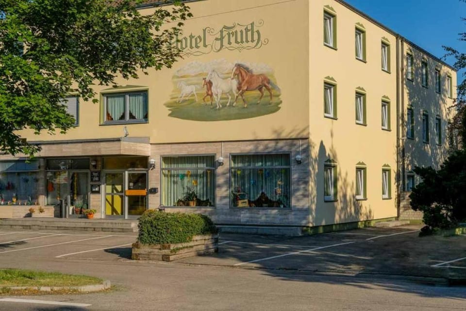 Property building, Facade/entrance, Parking