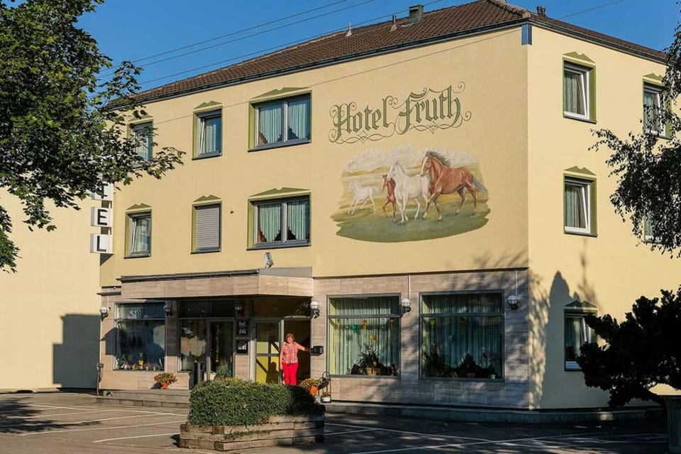 Property building, Facade/entrance, Parking