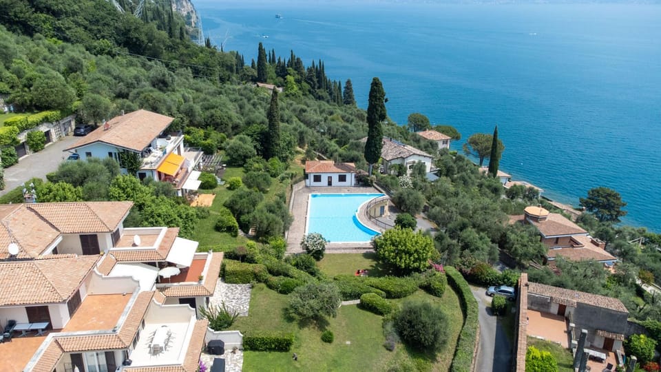 Lake view, Swimming pool