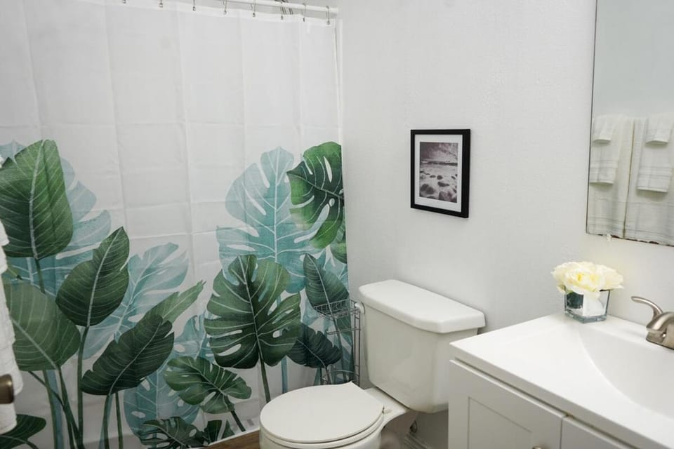 SP2, Cozy and Spacious 3BR 2BTH Near Medical Center, Monthly Stays House in San Antonio