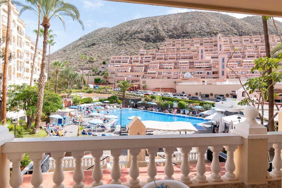 Wonderful 2 Bedroom Apartment Communal Heated Pool Apartment in Los Cristianos