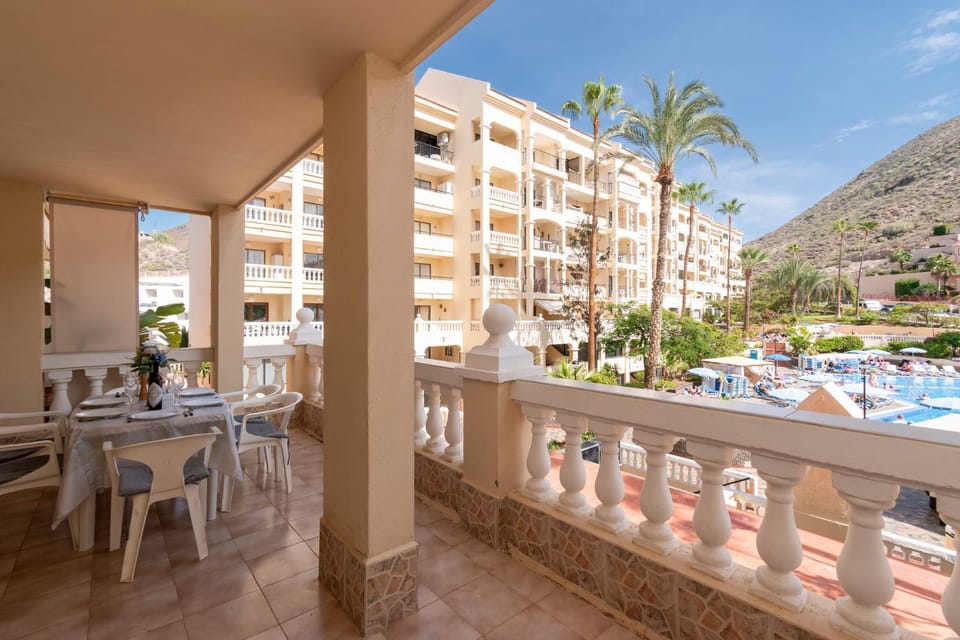 Wonderful 2 Bedroom Apartment Communal Heated Pool Apartment in Los Cristianos