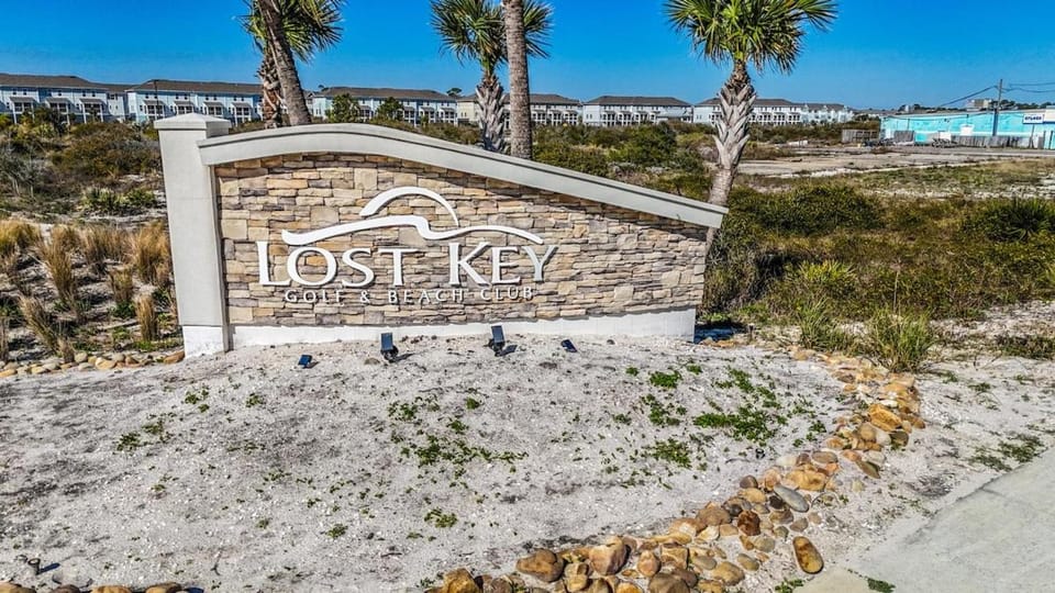 Pink Pompano - Ocean View & Beach Supplies House in Perdido Key