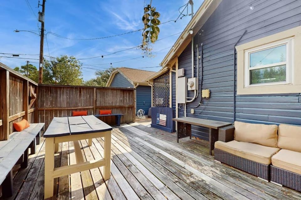 Midcentury Hideaway - House & Studio House in Houston