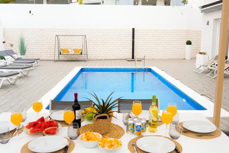 Food and drinks, Pool view, Swimming pool, sunbed
